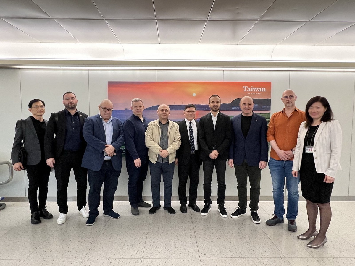 Romanian parliament delegation arrives in Taiwan