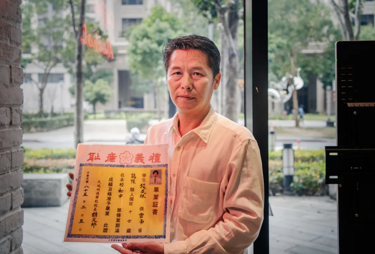 Descendants of the Thailand–Burma orphaned army—“Citizens of the Republic of China” who were deprived of their citizenship by the war and could not become Taiwanese