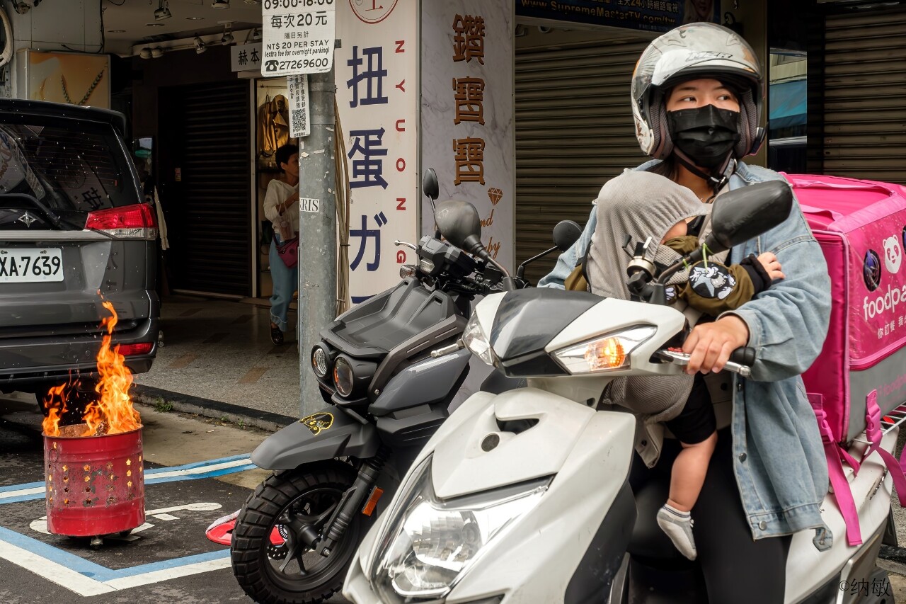 Delivery mother: Taiwanese women working in the service industry