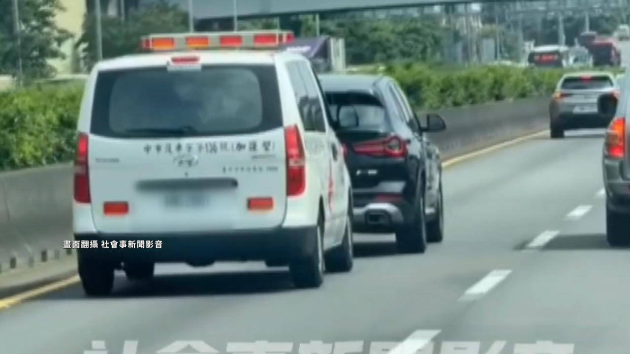 WATCH: Taichung driver refuses to yield for ambulance