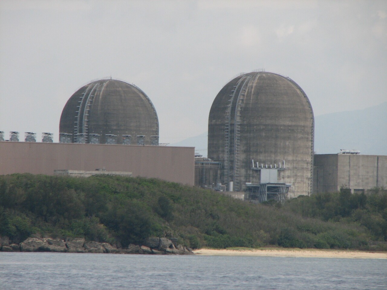 Economic minister: Extended nuclear power use is not under consideration
