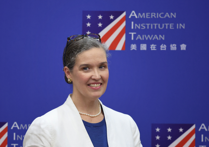 Outgoing AIT Director Sandra Oudkirk receives special award, bids “see you later” to Taiwan