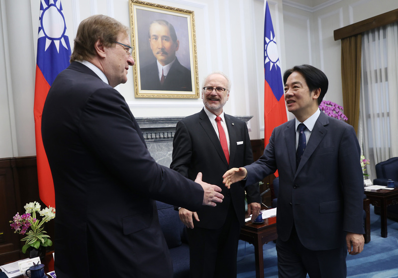 President Lai receives delegation from the Atlantic Council