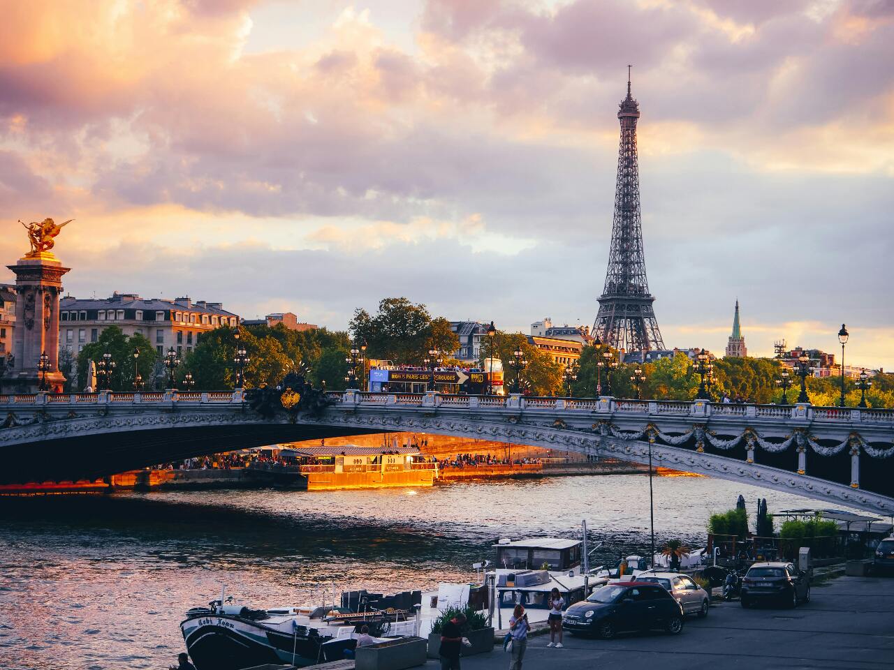 Taiwan Olympic delegation sails the Seine