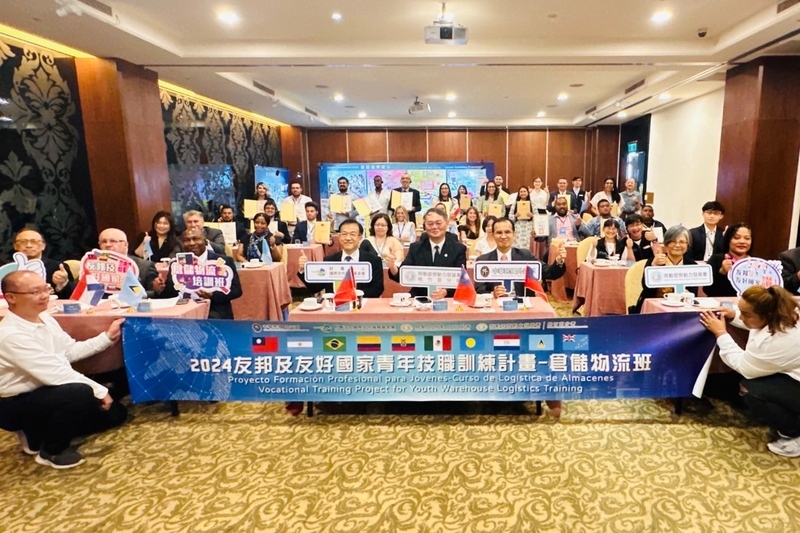 Taiwan hosts logistics course for students from nine friendly countries