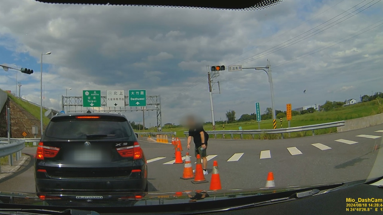 WATCH: Frustrated commuter cuts into freeway on-ramp line