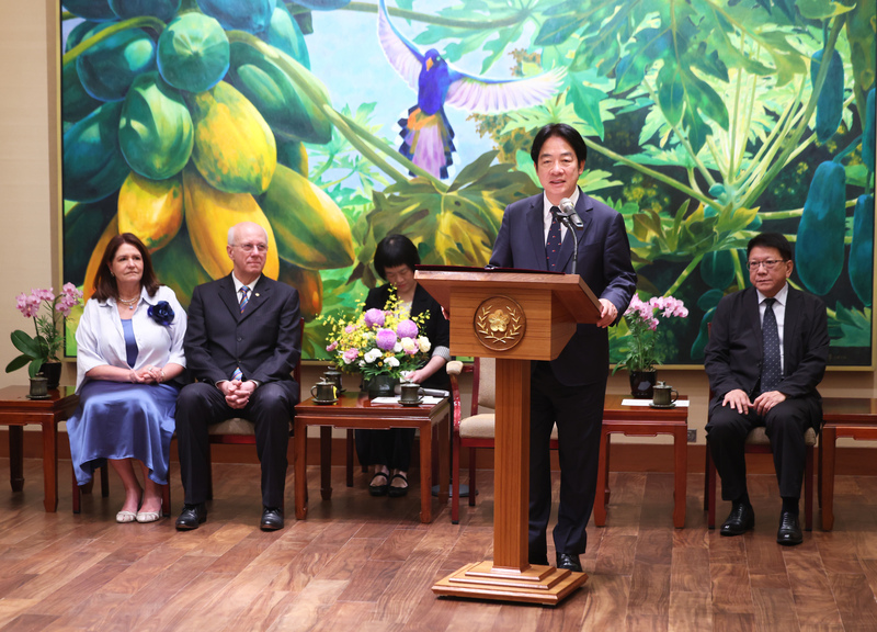President Lai meets with Rotary International president