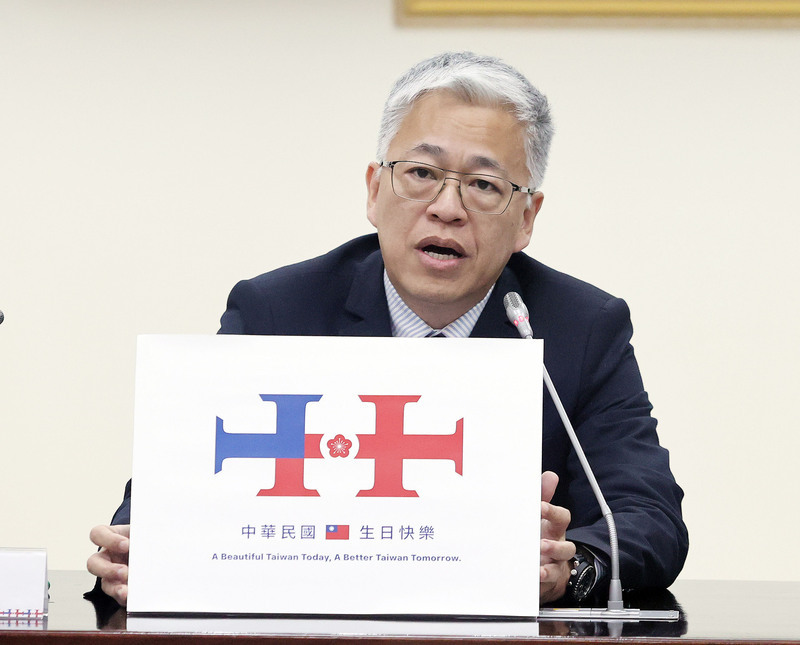 WATCH: Netizens have heyday criticizing new Double Tenth Day design