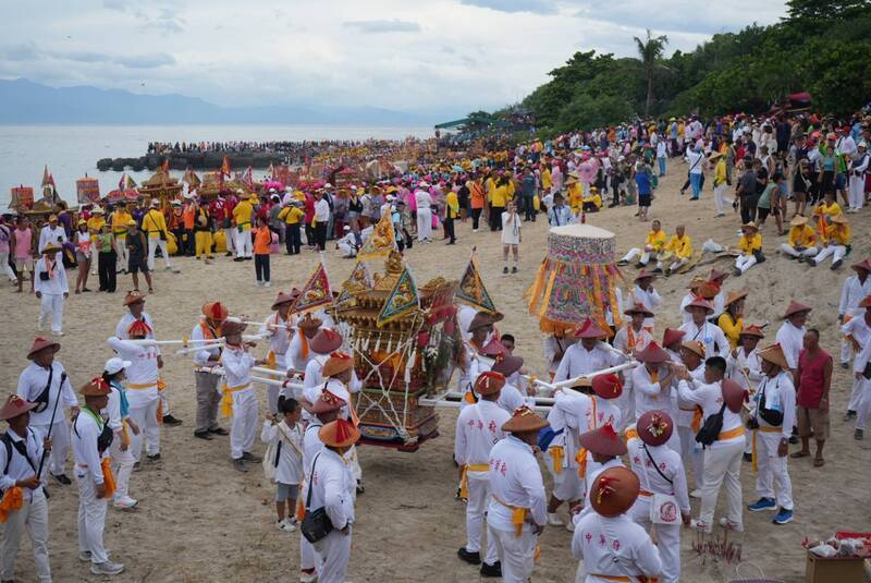 WATCH: Thousands join the King's Welcome and Peace Festival on Xiaoliuqiu