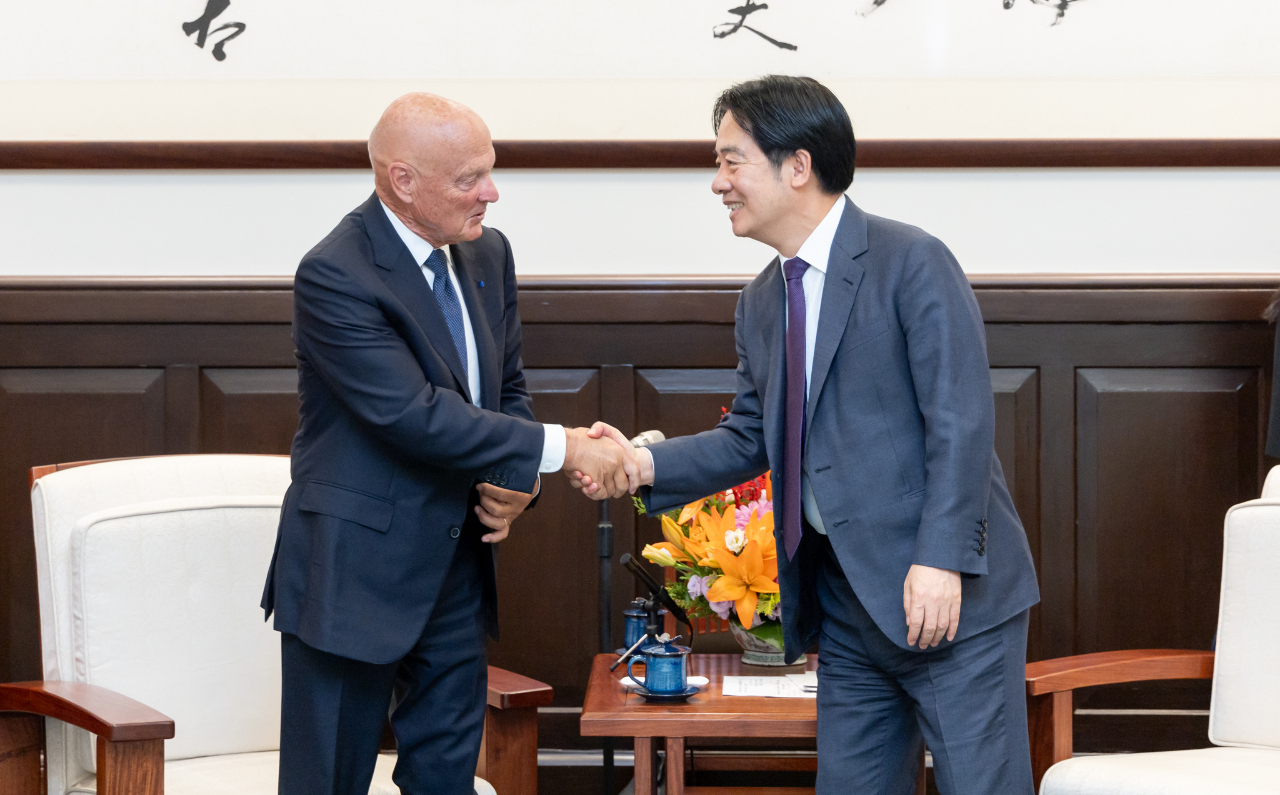 Lai meets with Hoover Institution delegation