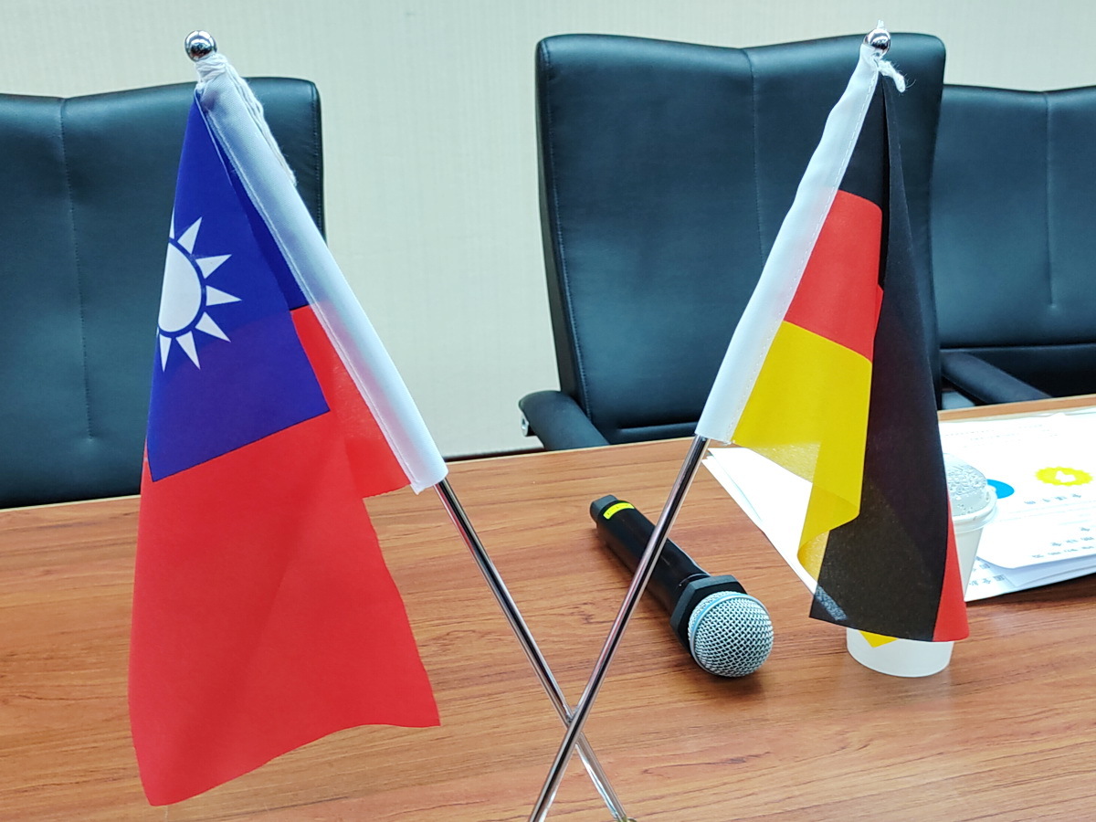 Foreign Ministry welcomes German and Canadian warships passing through the Taiwan Strait