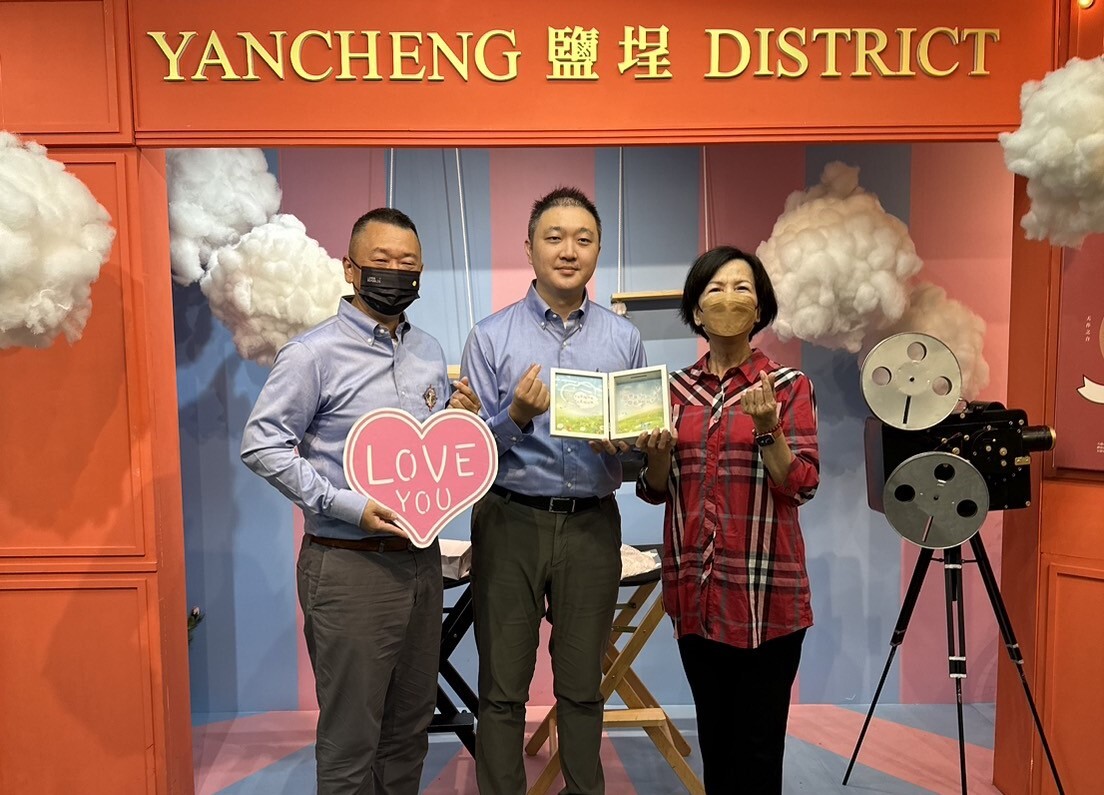 First cross-strait same-sex marriage registered in Kaohsiung City