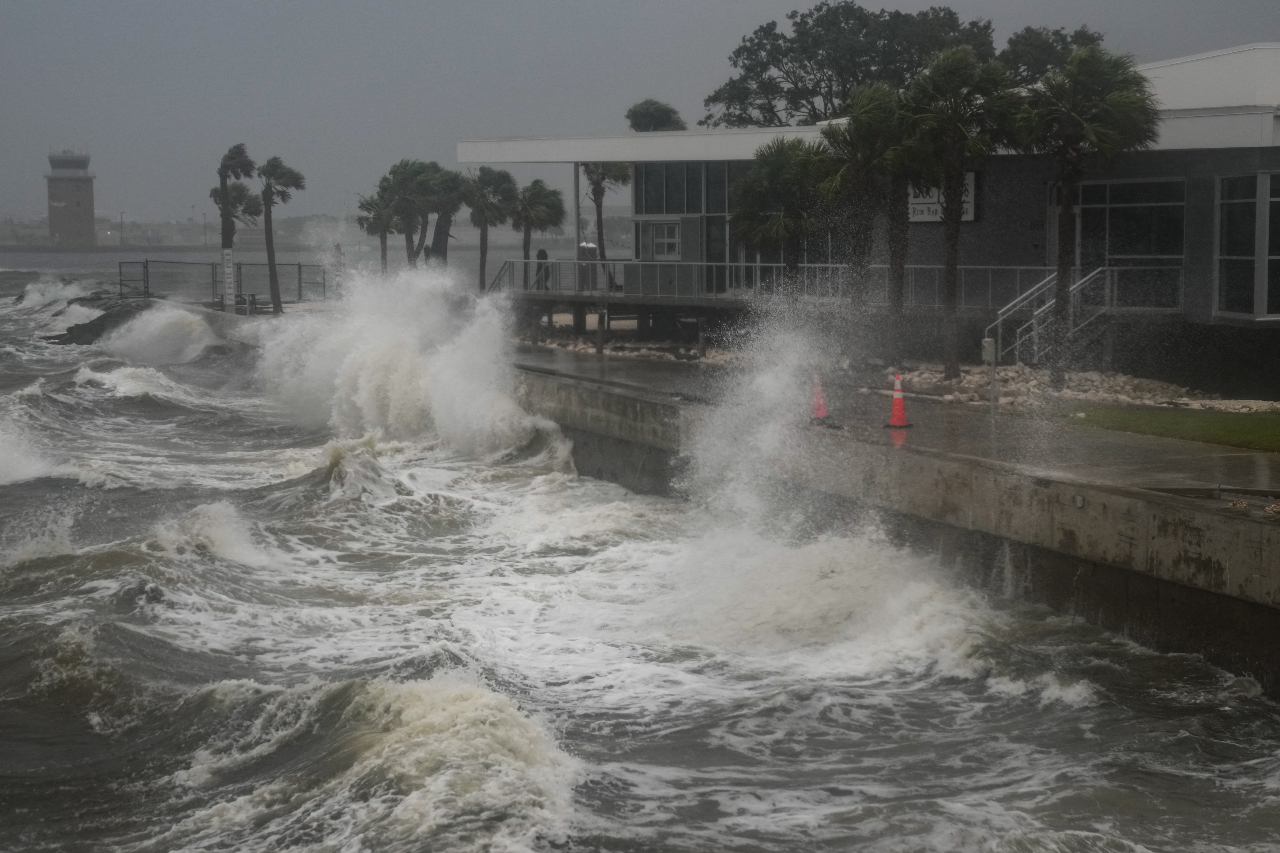 WATCH: Second hurricane barrels into Florida: Hurricane Milton