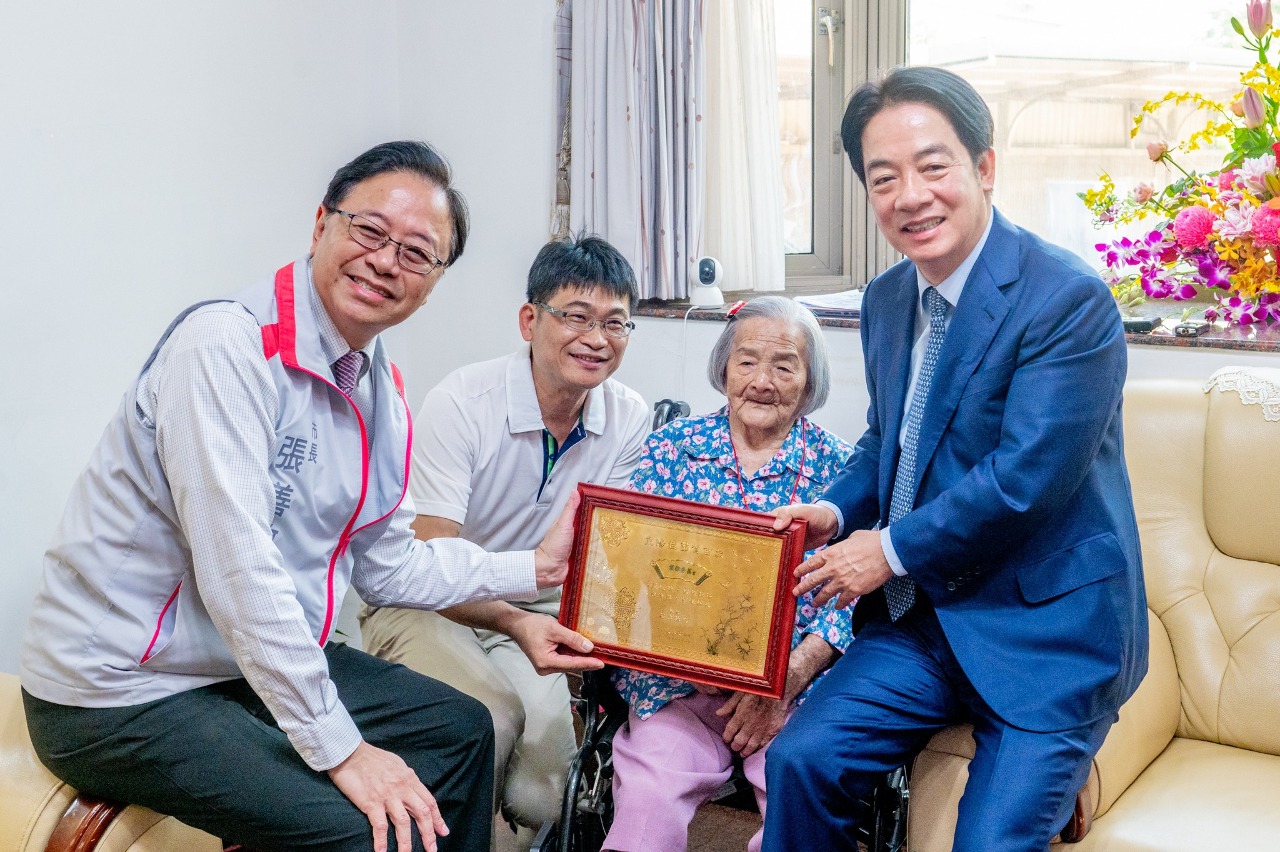 President and government officials gift gold keepsakes to Taiwan’s 5,000+ centenarians