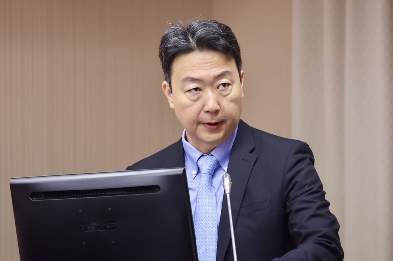 Legislator calls for the resumption of cross-strait air routes to boost tourism