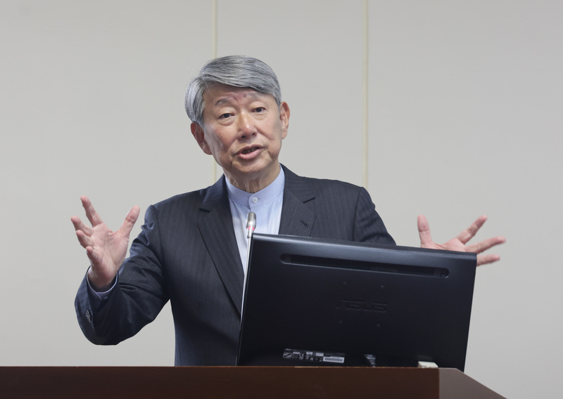 Economics minister highlights the importance of waste management for possible nuclear energy policy