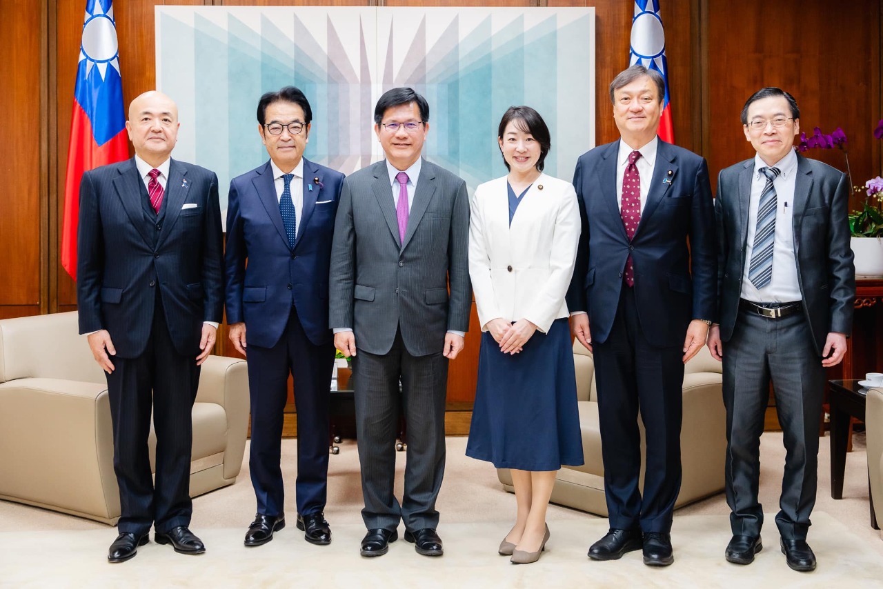 Foreign Minister welcomes delegation of Japanese senators