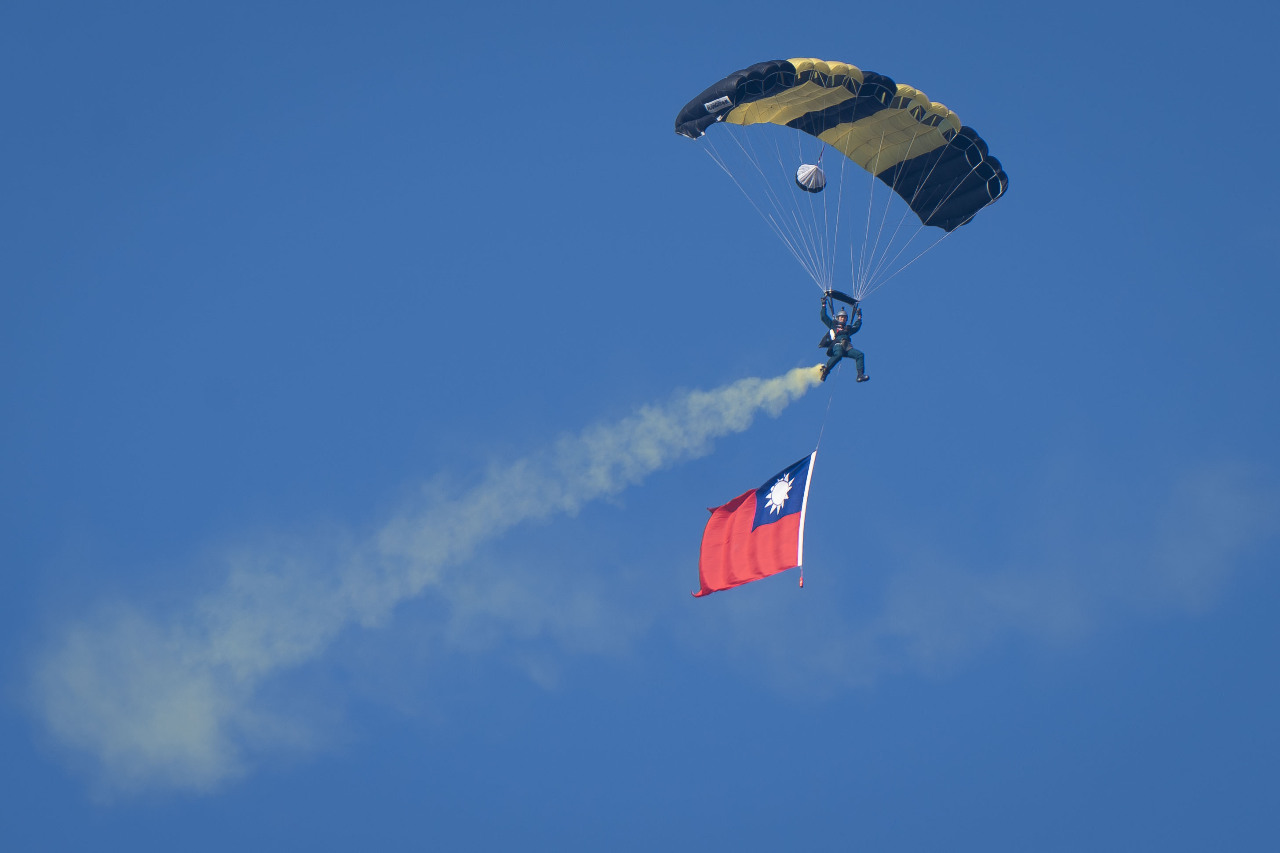 Paratroopers demonstrate combat readiness in advanced exercises
