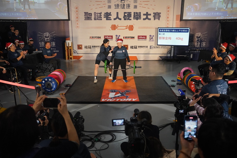 WATCH: 90-year-old grandmother breaks records at deadlift competition