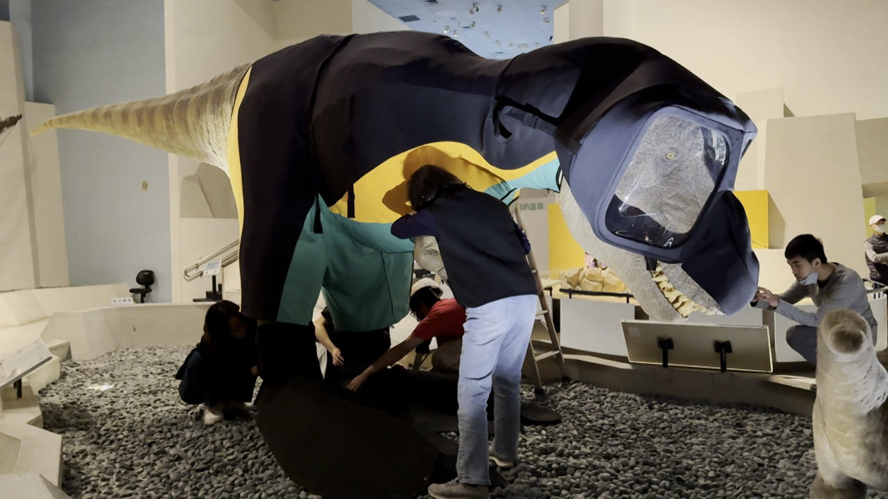 WATCH: Taichung transforms mechanical T-rex into scuba diver