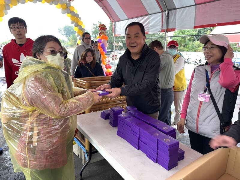 Over 100,000 lucky coins distributed in Nantou Temple’s New Year event