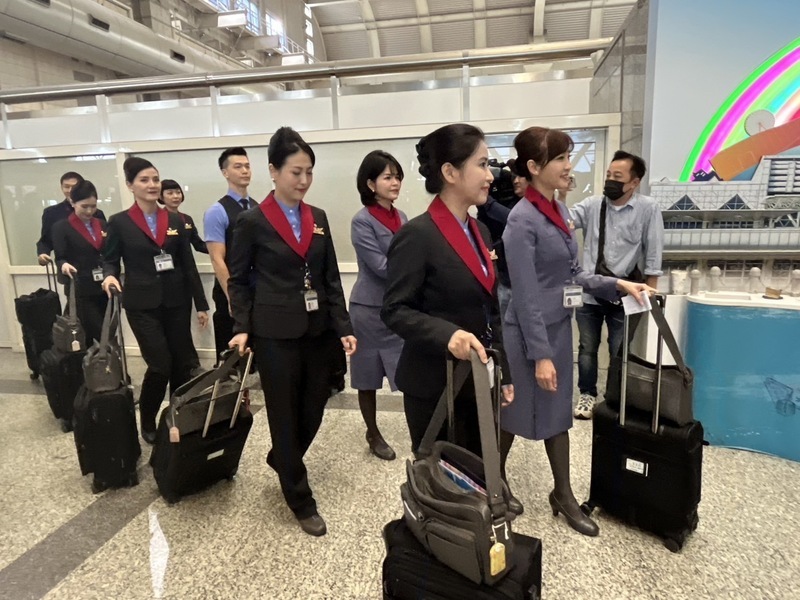 WATCH: China Airlines’ new uniforms combine elegance and practicality