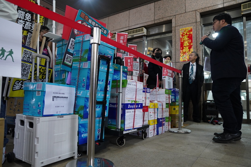 Civic groups submit 20 recall petitions to remove KMT and TPP politicians
