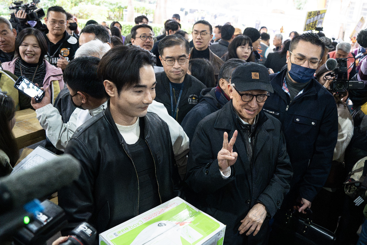 Nearly 20 recall petitions submitted to remove KMT legislators