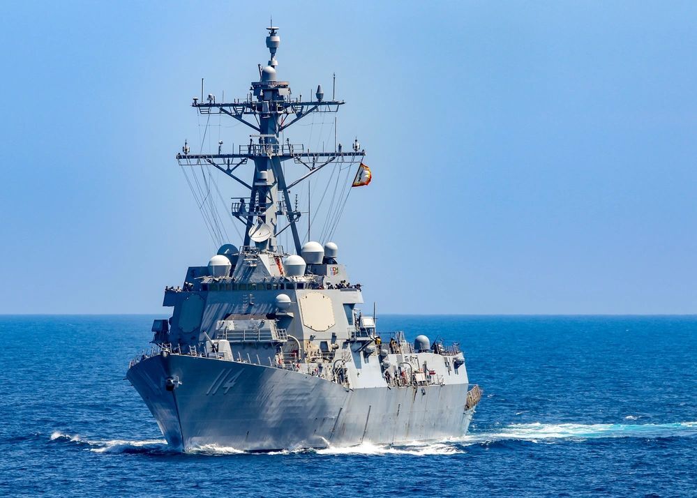 US Navy ships pass through Taiwan Strait