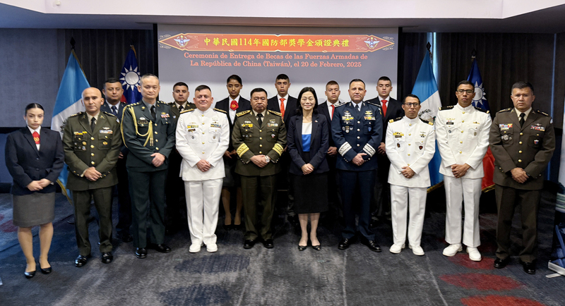 Taiwan awards defense scholarship to 11 Guatemalan officers and students