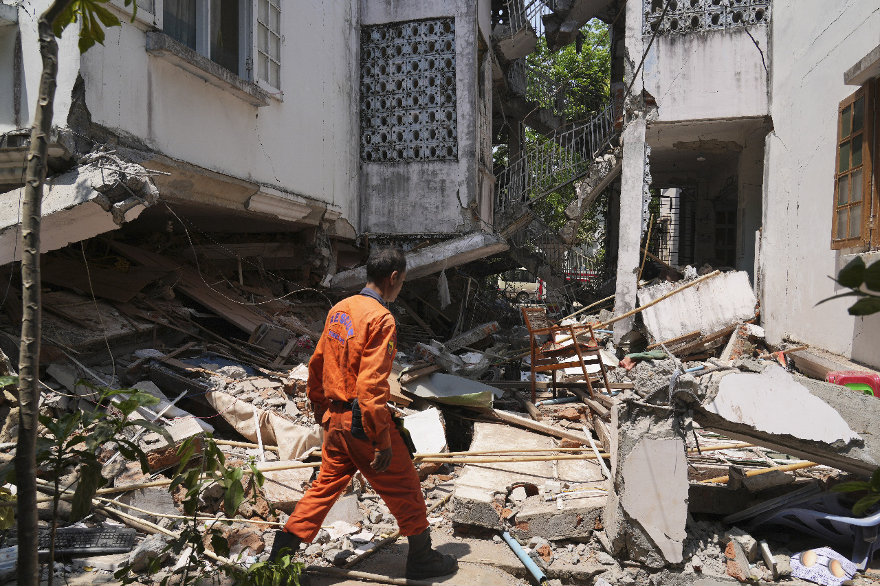 Taiwanese envoys deliver aid to Myanmar quake victims